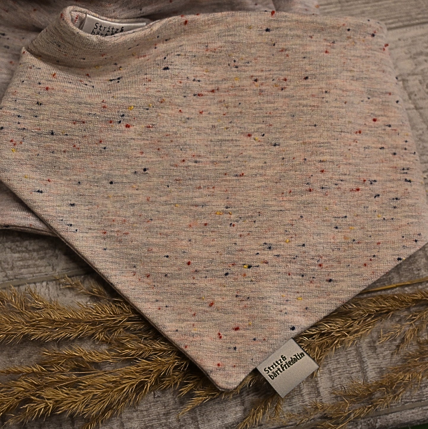 Dreieckstuch, Spucktuch, Wendeoptik, mitwachsend, praktisch, Babyaccessoire, Bunt, Punkte