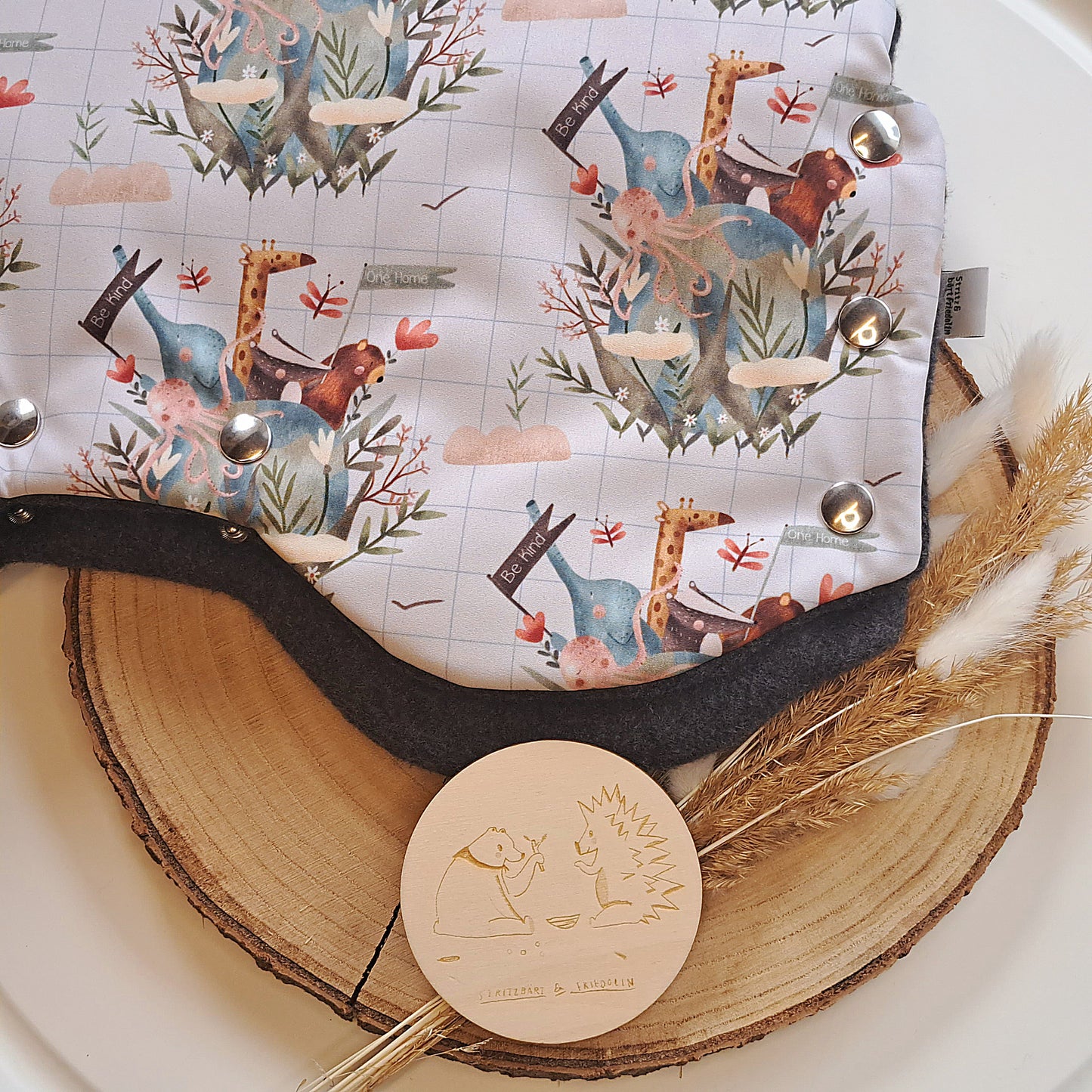 Kinderwagenhandschuh, Muff, Begleiter, kalte Tage, Softshell, Bio-Baumwollvlies, Freunde, Erdkugel, Krake, Giraffe, Elefant, Bär ,Blätter, Zweige, kuschlig