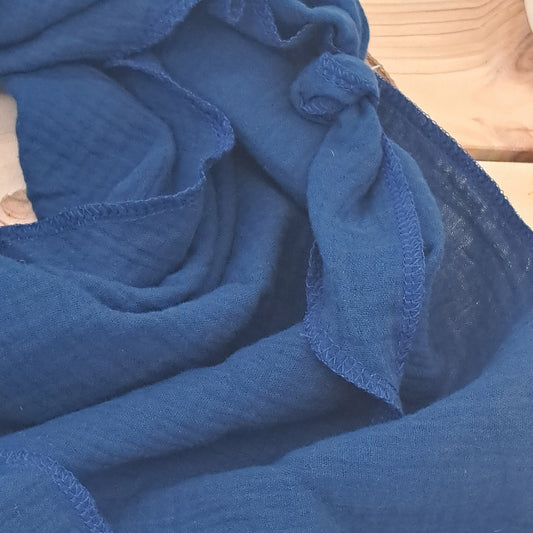 Musselinschal-Detailansicht mit Knotendetail