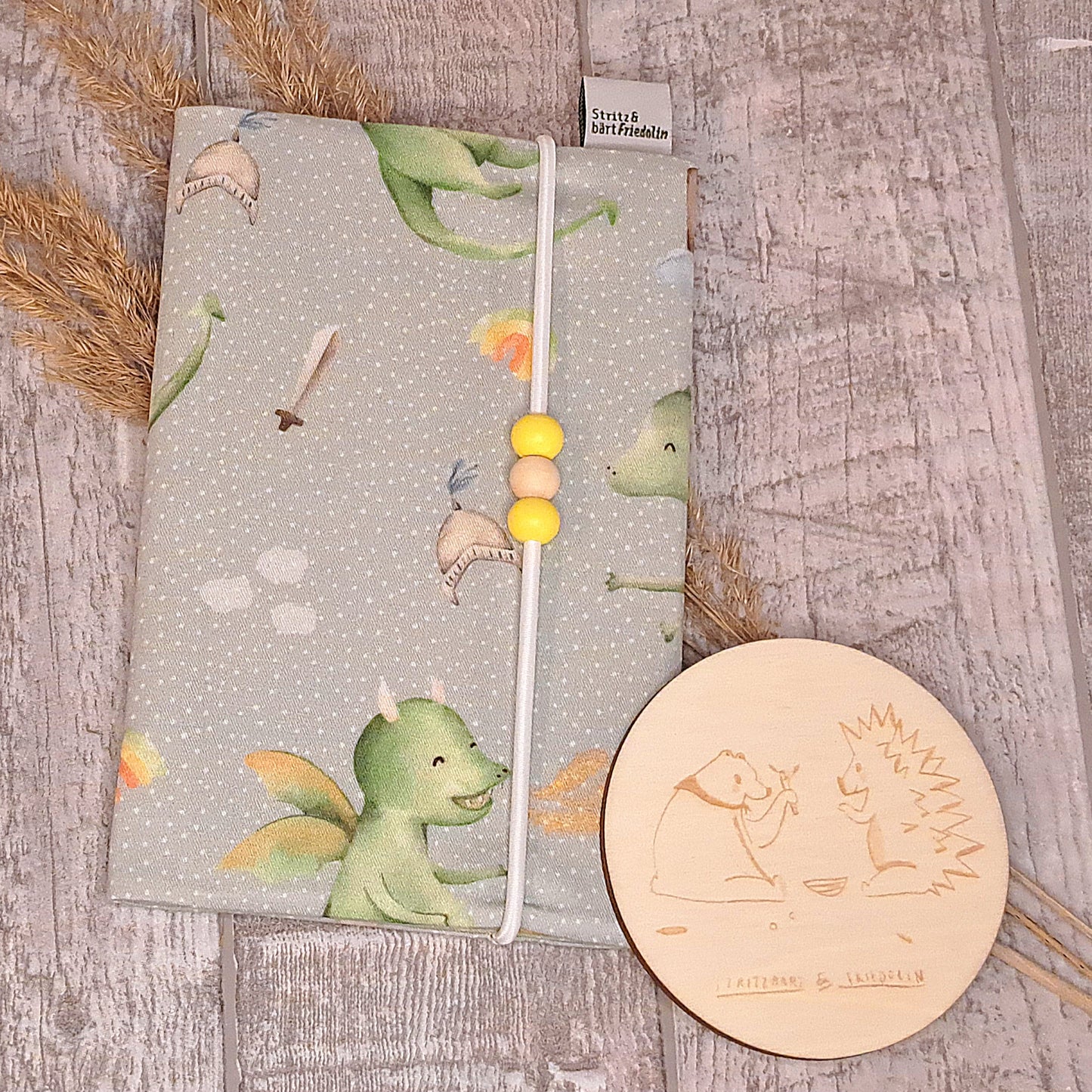 Mutterkindpasshülle, Dokumentenschutz, Ecardschutz, Begleiter, Schwangerschaft, kleiner Drache, gelbe Perlen, Gummiband