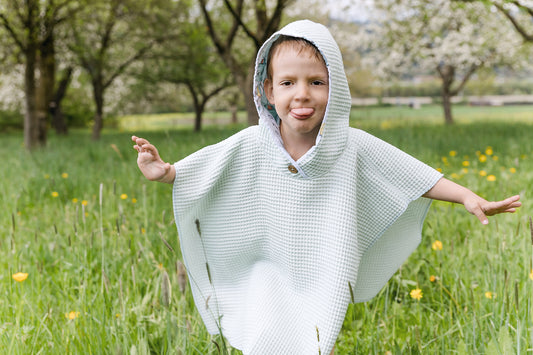 BADEPONCHO "Waffelpique" | mitwachsender und kuschliger Schwimmbegleiter