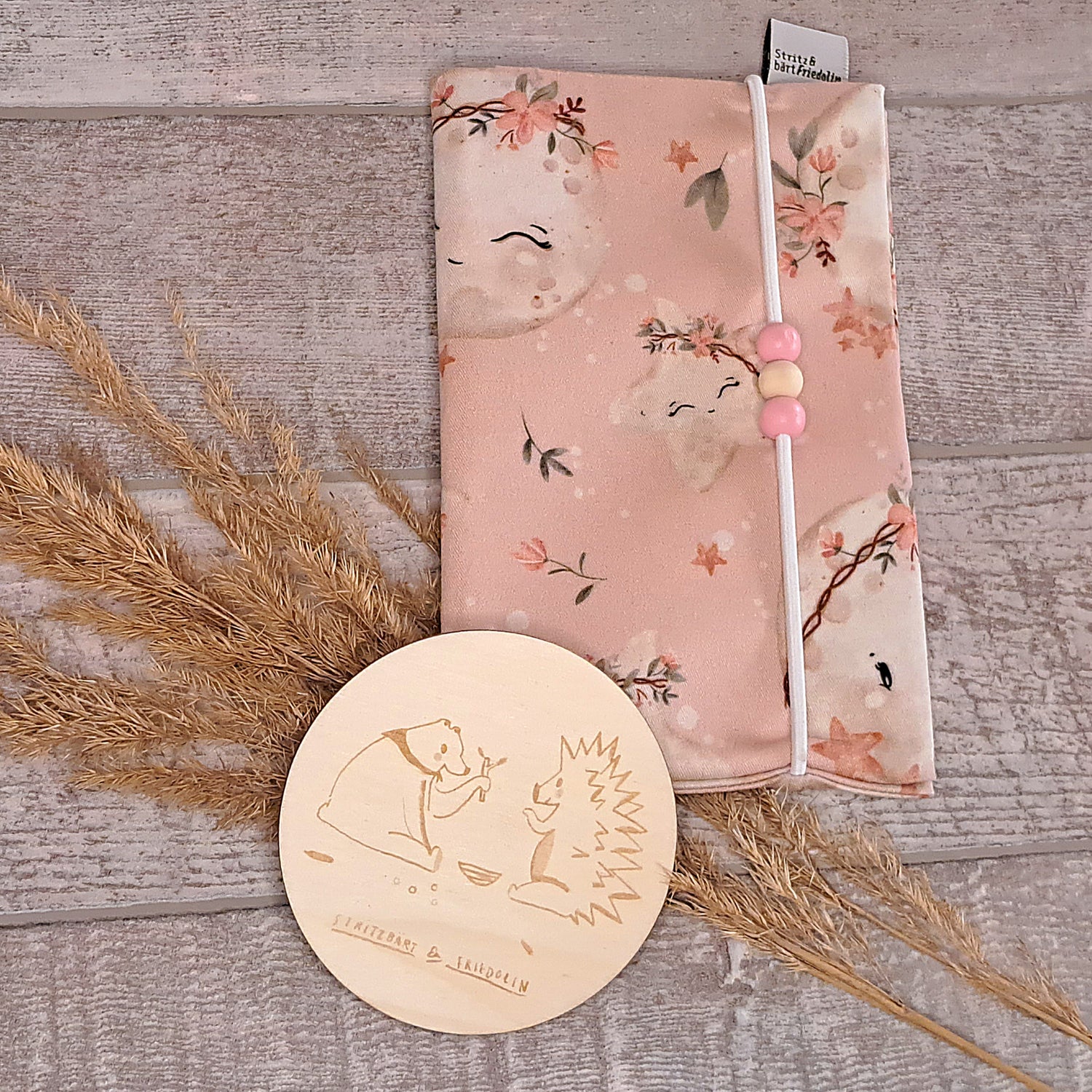 Mutterkindpasshülle, Dokumentenschutz, Ecardschutz, Begleiter, Schwangerschaft, Mädchen, rosa, Mondmädchen, rosa Perlen, Gummiband